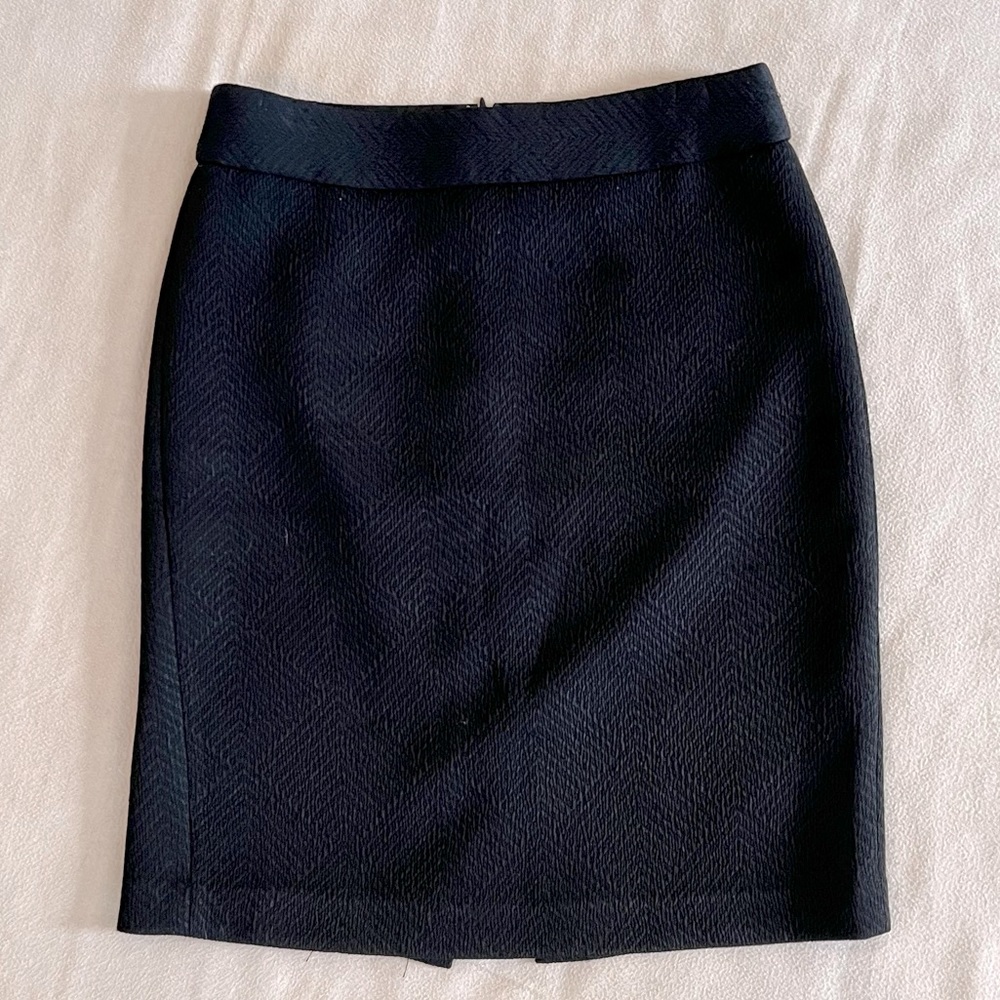 Black patterned pencil skirt from Banana Republic, size 4